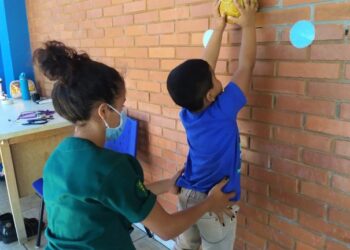 Atendimento gratuito em Fisioterapia Respiratória Infantil é oferecido na Capital