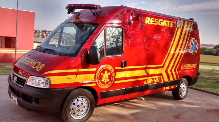 Motociclista morre ao ter o corpo esmagado ao cair embaixo de carreta na Capital