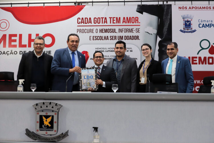 Relatório da Lei de Diretrizes Orçamentárias é entregue à Mesa Diretora com 79 emendas dos vereadores