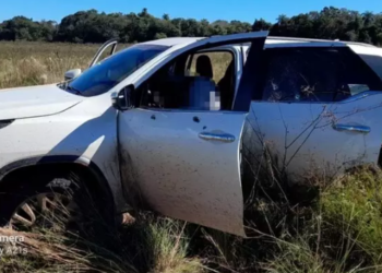 Homens são mortos dentro de SUV em fazenda, alvo era o proprietário do local