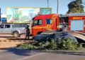 Motociclista de 24 anos colide em barco puxado por carro e morre em avenida