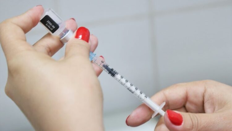 Três unidades abrem neste sábado para vacinação contra a Gripe e Covid-19