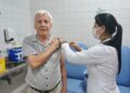 Prefeitura faz plantão de vacinação contra Covid-19 e Gripe em 3 unidades neste sábado