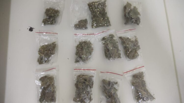 Traficante do Tijuca velho conhecido da polícia é preso com porções de maconha