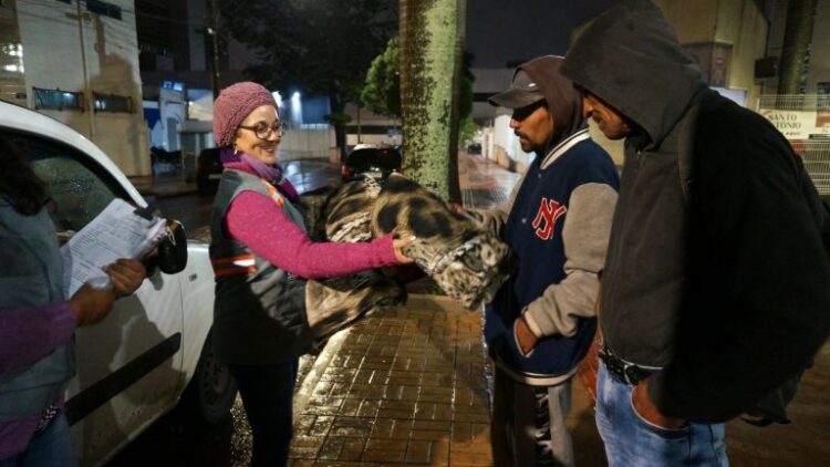 SAS faz mais de 290 acolhimentos de pessoas em situação de rua neste frio