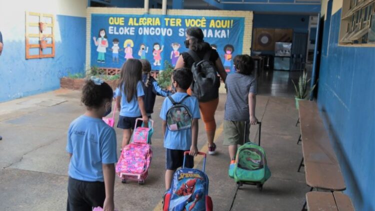 Prefeitura de Campo Grande convoca mais 128 monitores de alunos para atuarem na Reme