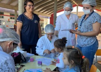 Na Capital, alunos da rede pública recebem atendimento pediátrico e multiprofissional na escola