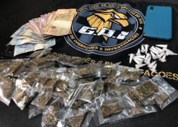 Traficante de 18 anos é preso vendendo drogas perto de campo de futebol na Capital