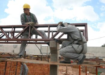 Indústria de MS gerou 1,5 mil novos postos de trabalho em abril e 7,3 mil no acumulado do ano