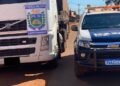 Caminhão roubado é interceptado pela PM, que frustra sequestro relâmpago do motorista