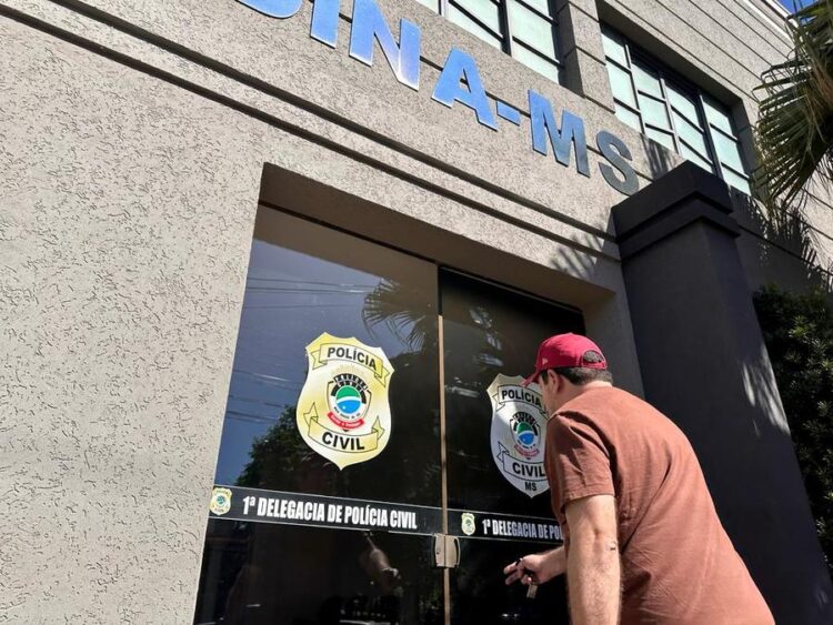 Jornalista denuncia agressões por policiais militares na frente dos filhos em em MS