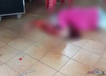 Filho diz que matou o pai a tiros em bar para se defender de golpes de faca, após briga