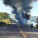 Colisão entre caminhões-cegonha deixa um condutor morto carbonizado na MS-338