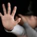 Rapazes obrigam adolescente de 15 anos a beber e um deles a estupra em MS