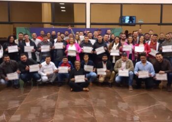Senai e Suzano formam mais de 70 alunos em curso de operador de máquinas florestais