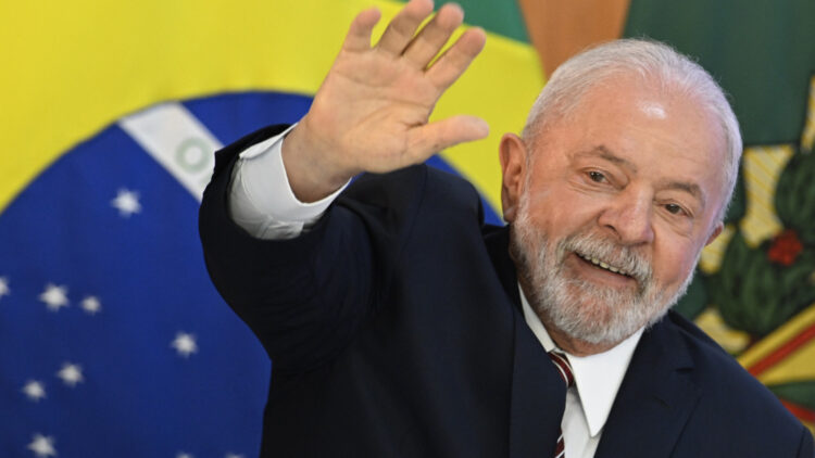 Dando “abraços” ao Governo Lula, Senado aprova medida que reestrutura o Executivo