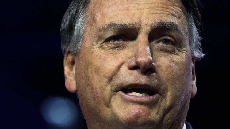 Advogada de Bolsonaro vê ação frágil contra ele no TSE e defende Zanin no STF