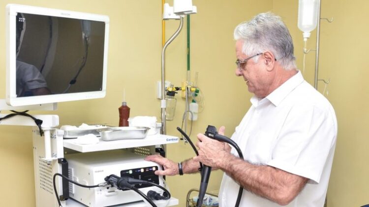 Prefeitura moderniza CEM, entrega aparelho de endoscopia e novo consultório de oftalmologia