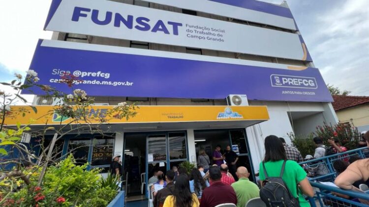 Funsat oferece 1.655 vagas de emprego em 192 funções nesta segunda-feira
