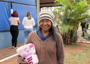 Prefeitura realiza a entrega de cobertores a trabalhadores do programa de inclusão