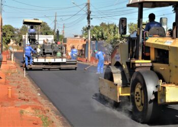 Governo leva asfalto para Moreninha IV e muda a realidade dos moradores que sofriam com barro e poeira