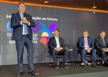 Em reunião com governadores, Eduardo Riedel defende que reforma seja para o País