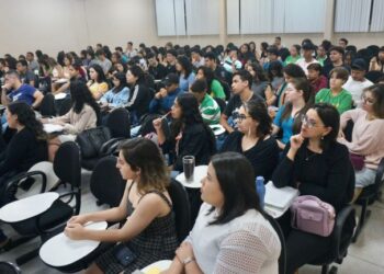 Edição itinerante do Programa Levanta Juventude atende 300 jovens em universidade