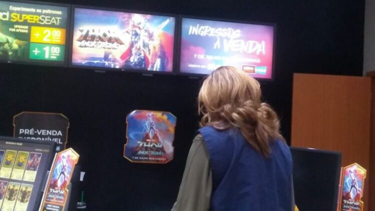 Procon municipal encontra variação de mais 133% no preço do ingresso no cinema