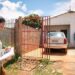 Agentes percorrem casas e comércios reforçando orientações sobre medidas de prevenção e combate à dengue