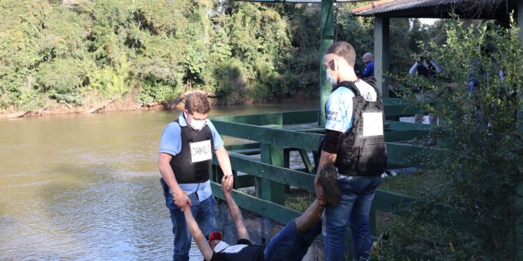 Fotos da reconstituição da morte de jogador chocam pela frieza e crueldade mostradas por assassinos