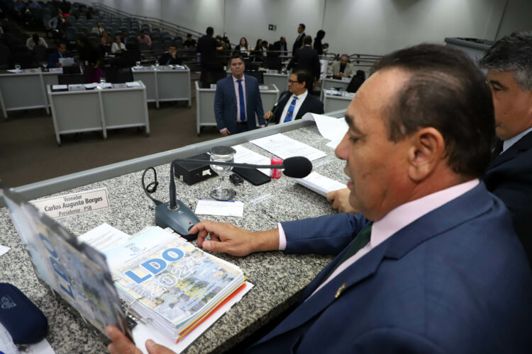 LDO 2024 é aprovada com previsão de R$ 6,5 bilhões e 74 emendas dos vereadores