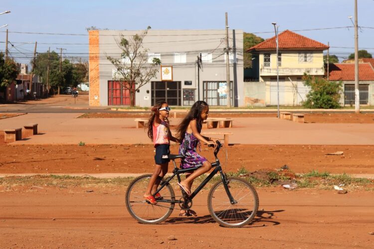 Moradores comemoram nova praça e asfalto que vai chegar no bairro Tijuca II