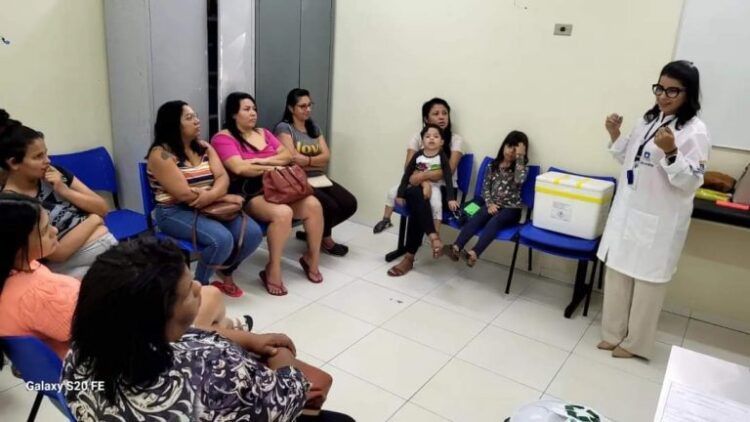 Pacientes recebem orientações sobre planejamento familiar com equipe multidisciplinar