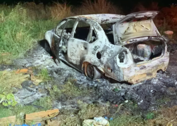 Dois corpos queimados são encontrados dentro de carro em estrada vicinal da Capital