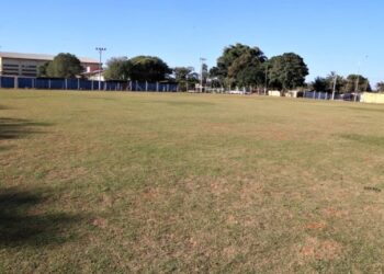 Prefeitura entrega iluminação revitalizada para esporte e lazer na praça do São Conrado