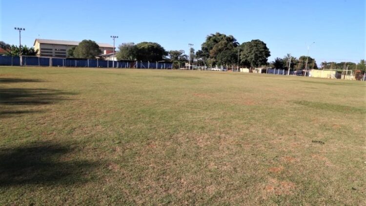 Prefeitura entrega iluminação revitalizada para esporte e lazer na praça do São Conrado