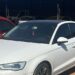 Polícia aborda Audi e encontra vítimas torturando ladrões dentro do carro na Capital