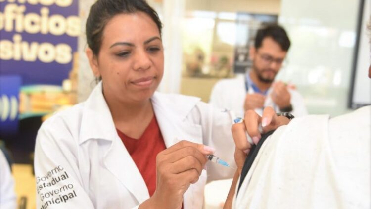 Neste sábado, três unidades de saúde estão vacinando contra Gripe e a Covid-19