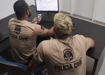 Professor de 19 anos é preso armazenando cenas de sexo explícito com crianças