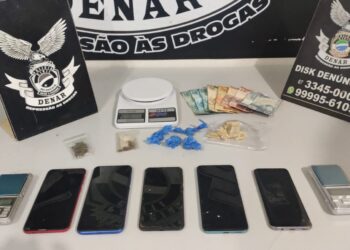 Mulher que assumiu ponto de venda de drogas do marido é presa no Noroeste