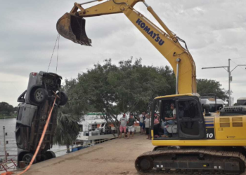 Em brincadeira de bêbado, amigo derruba S-10 do outro dentro do Rio Paraguai