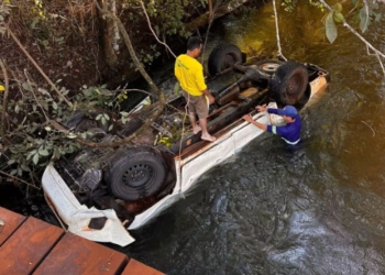Condutor morre ao cair com caminhonete dentro do Rio Mimoso em Ribas