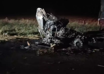 Duas pessoas morrem carbonizadas em colisão envolvendo 2 carretas nesta madrugada