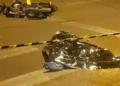 Homem bate em outra moto, cai no chão e morre ao ser atropelado por caminhonete