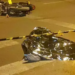 Homem bate em outra moto, cai no chão e morre ao ser atropelado por caminhonete