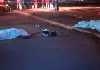 Dois homens morrem ao colidirem moto em poste de luz na Vila Nasser