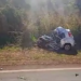 Colisão frontal de Uno com carreta mata assessora de imprensa de MS