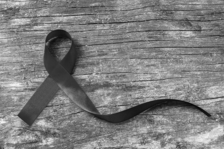 Menino de 9 anos morre em pátio de escola e gera comoção em cidade do interior
