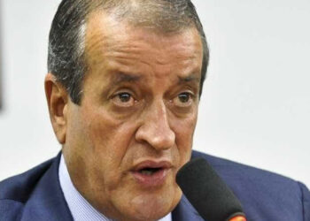 Com Bolsonaro inelegível, PL adere ao balcão de cargos no governo Lula