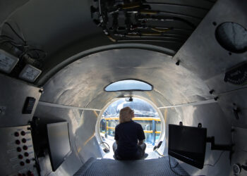 Passageiros do submarino notaram falha 1 min antes de implosão, diz especialista